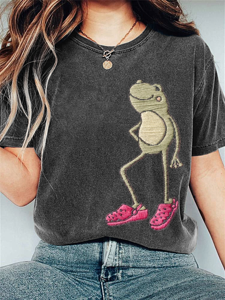Comstylish Funny Frog Embroidery Pattern Cozy Vintage T-Shirt