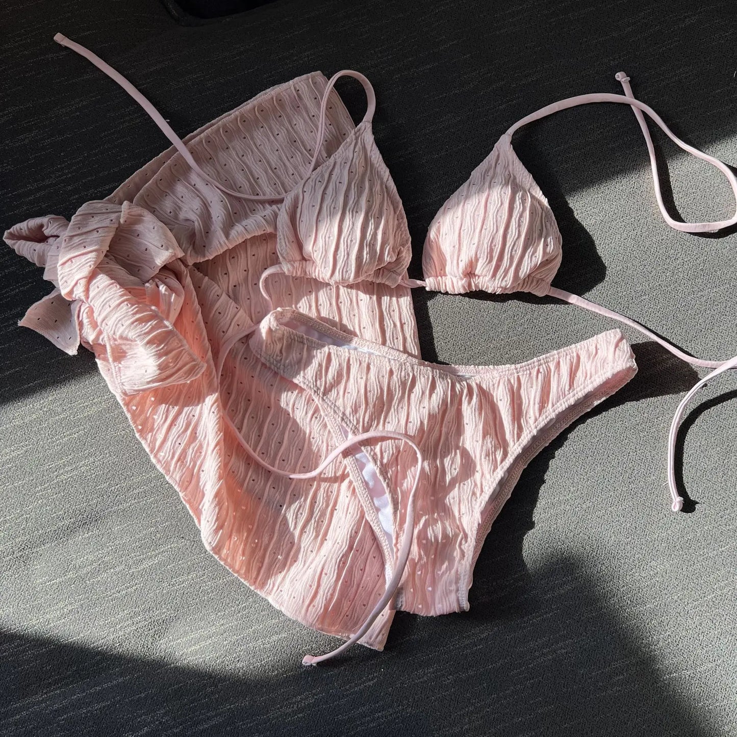 Vyleštěný a hravý Bikiny