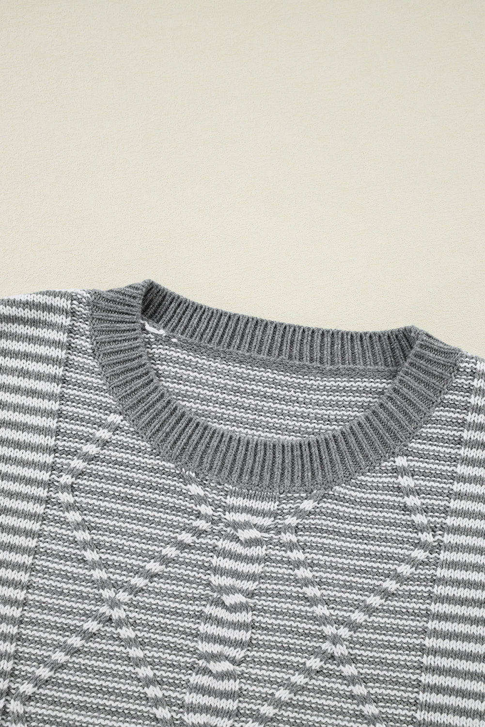 Svetr v nadčasovém vintage stylu