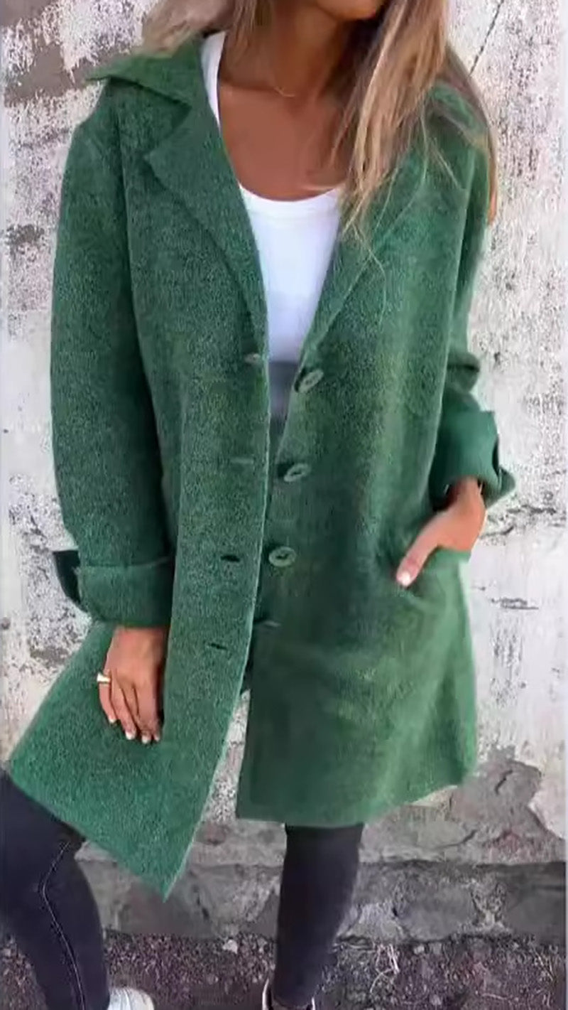 Nadčasový kabát ve vintage stylu