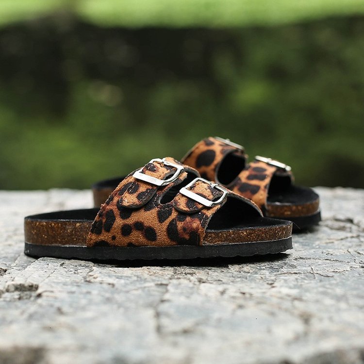 Elegantní Ortopedické Boty s Unikátním Designem