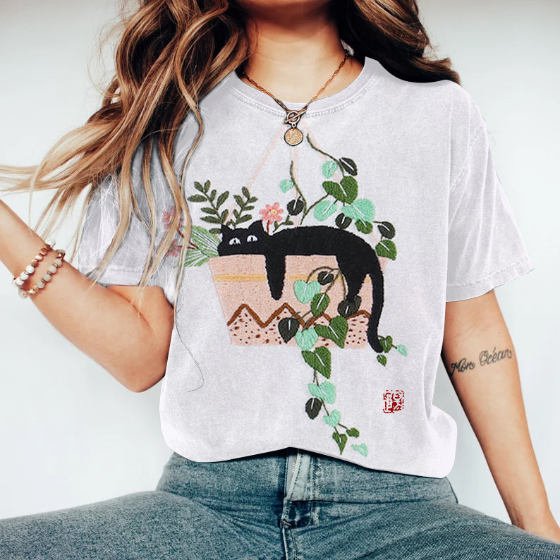 Abstract Creative Floral And Black Cat Embroidery Pattern Drawing Art T-Shirt elevenforest