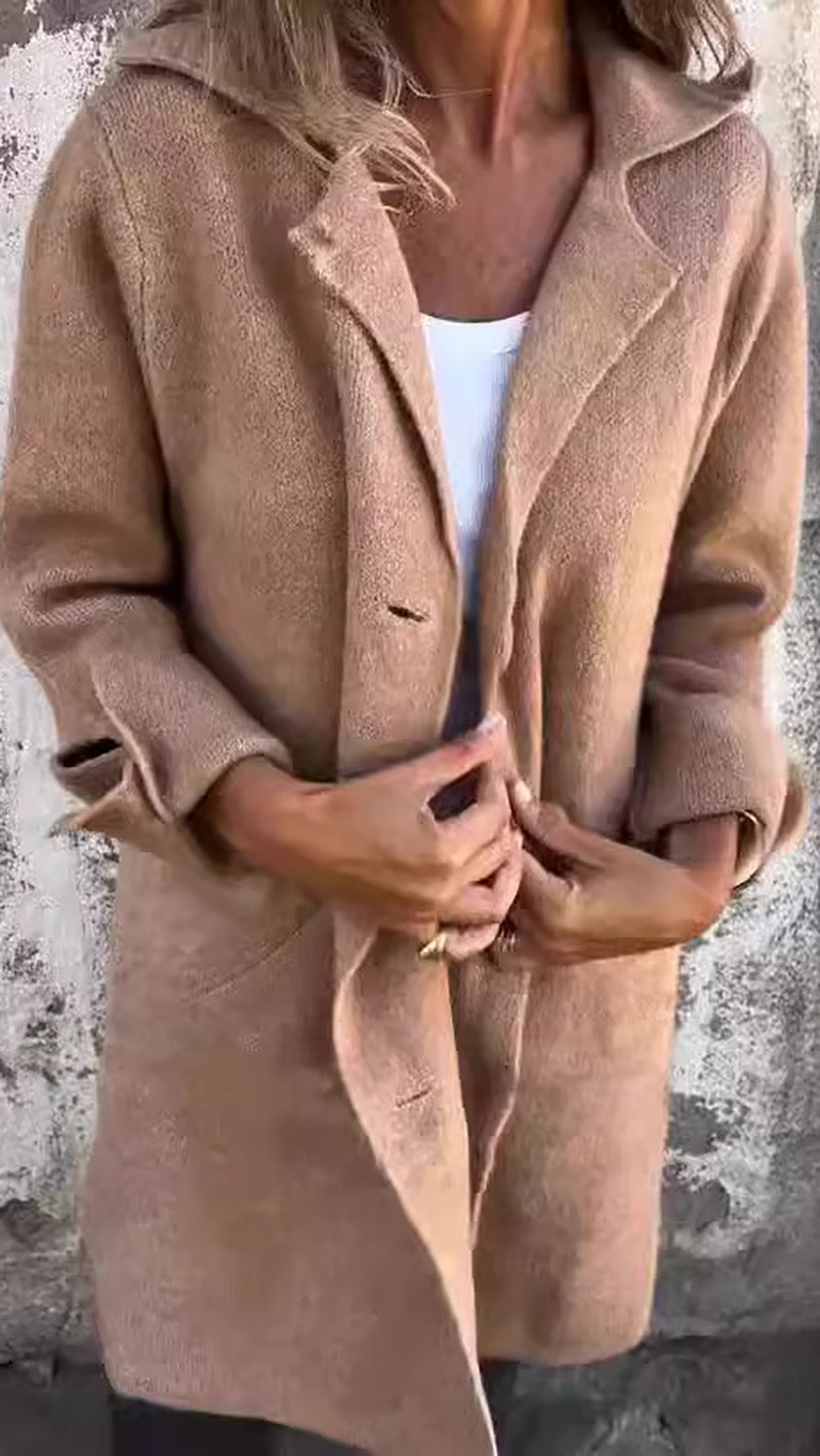 Nadčasový kabát ve vintage stylu