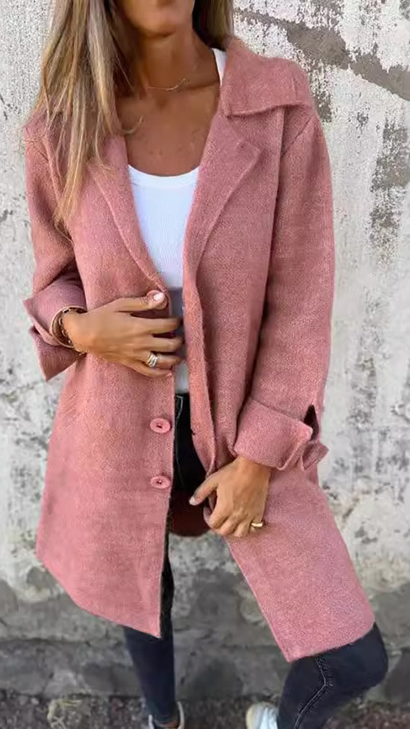 Nadčasový kabát ve vintage stylu