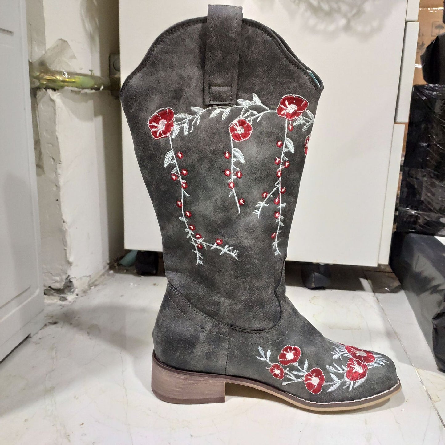 Elegantní Ortopedické Kozačky s Unikátním Designem