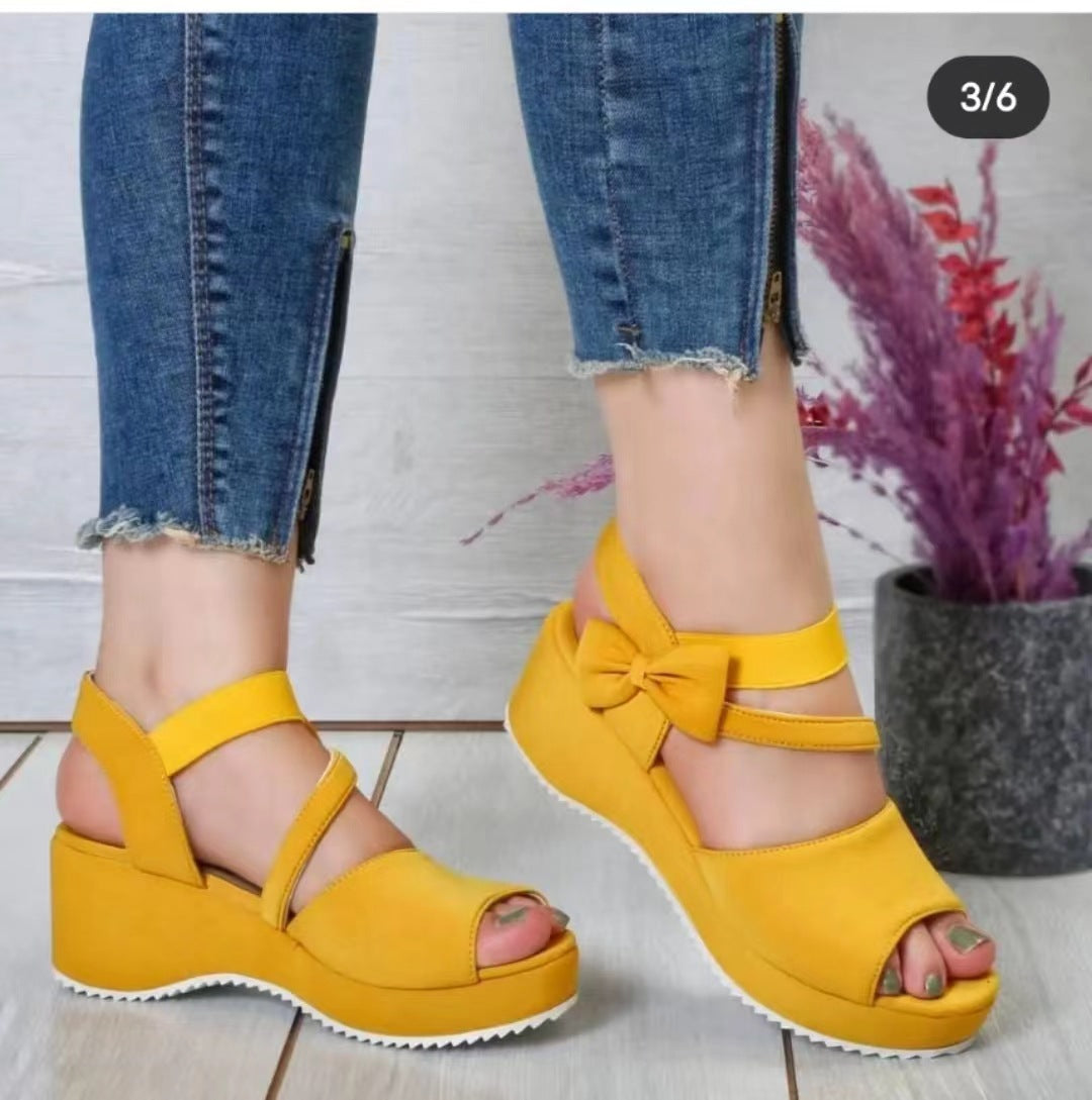 Elegantní Ortopedické Sandály s Unikátním Designem