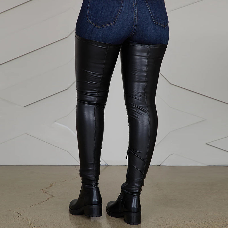 Elegantní Ortopedické Kozačky s Unikátním Designem