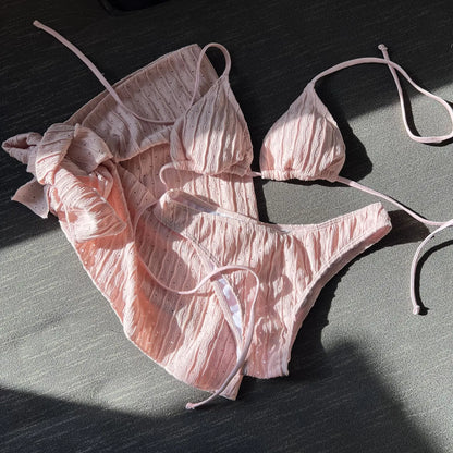 Vyleštěný a hravý Bikiny