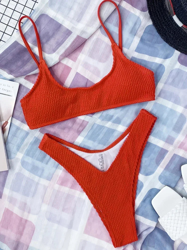 Elegantní a pohodlný Bikiny