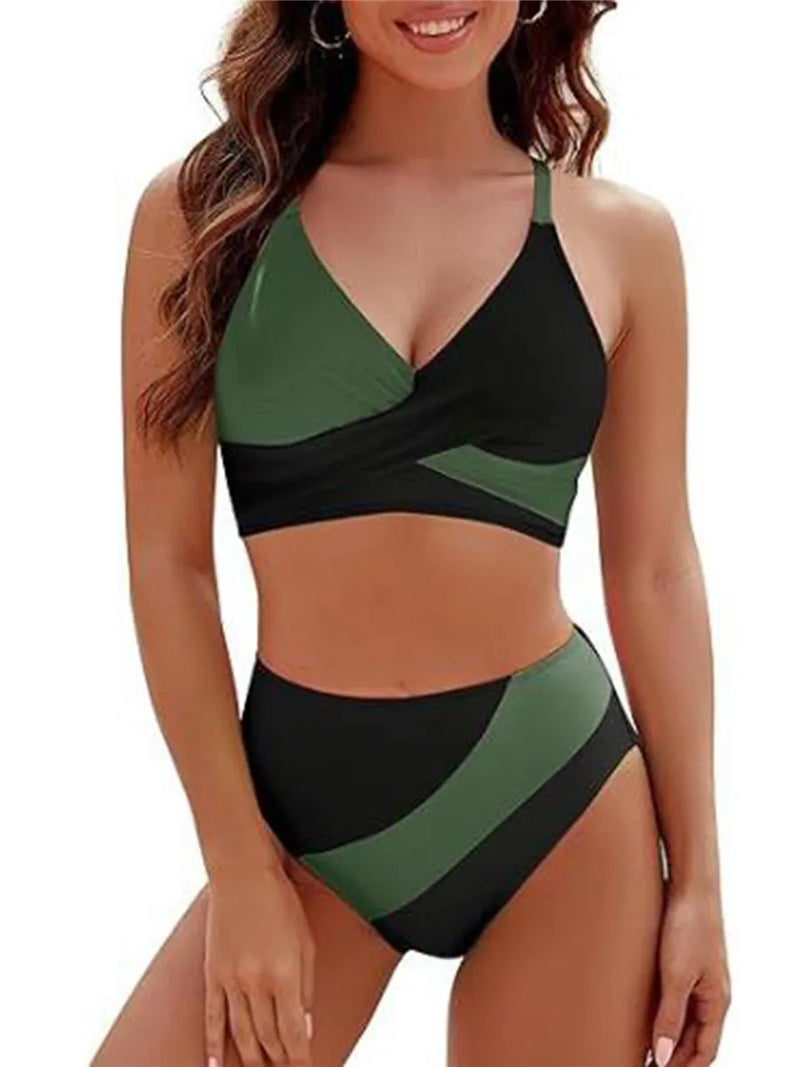 Vyleštěný a hravý Bikiny