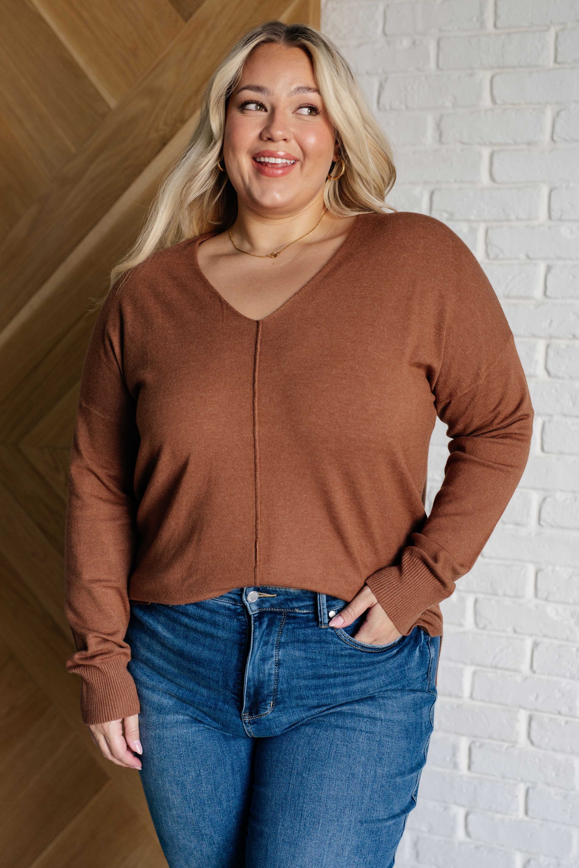 Beata® | V-neck sweater with front seam in deep camel