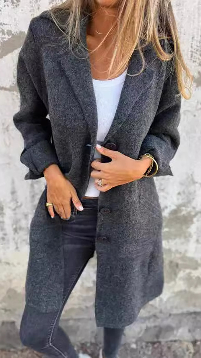 Nadčasový kabát ve vintage stylu